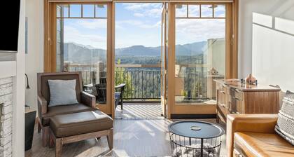 Modern 1BR Retreat with Fireplace & Mountain Views
