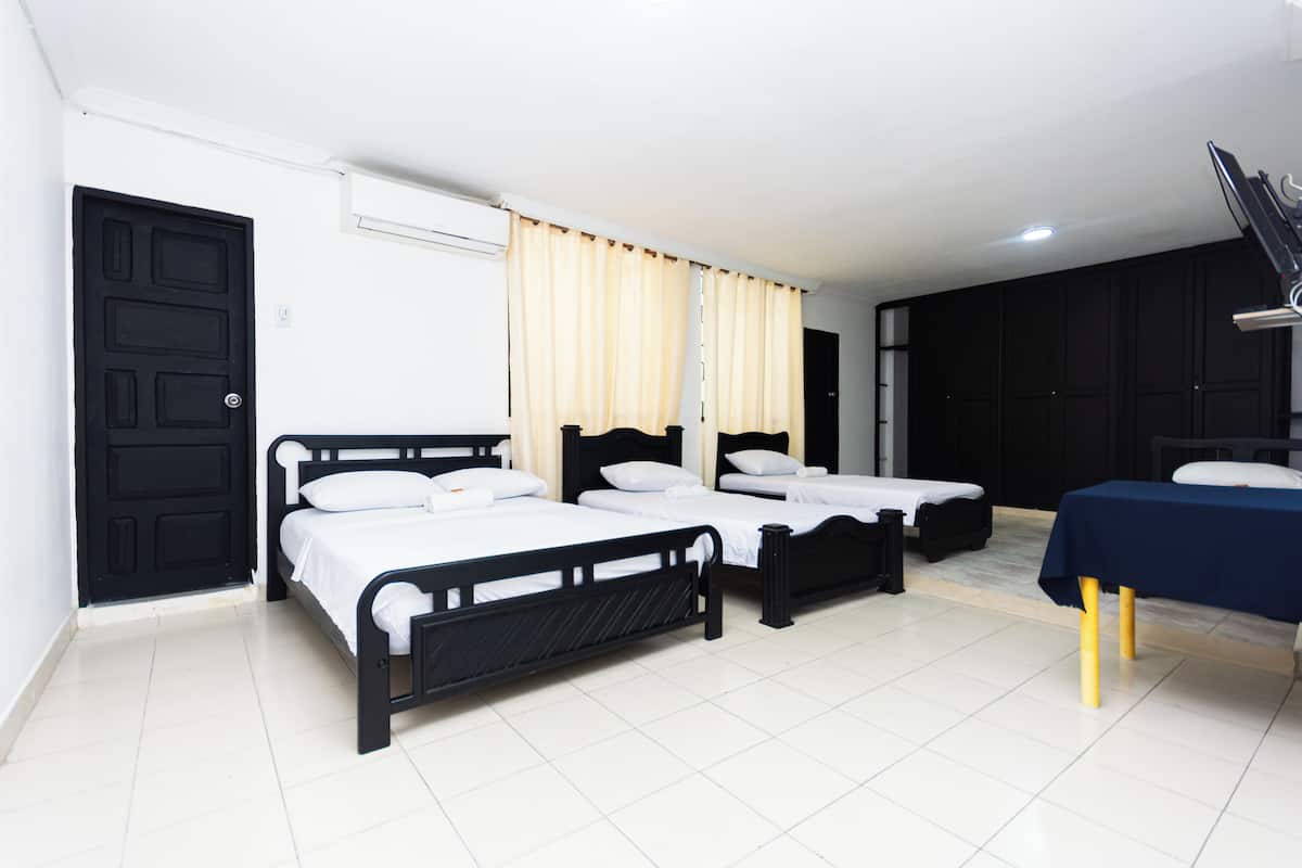 Family Room, Multiple Beds, Air conditioning | Free WiFi