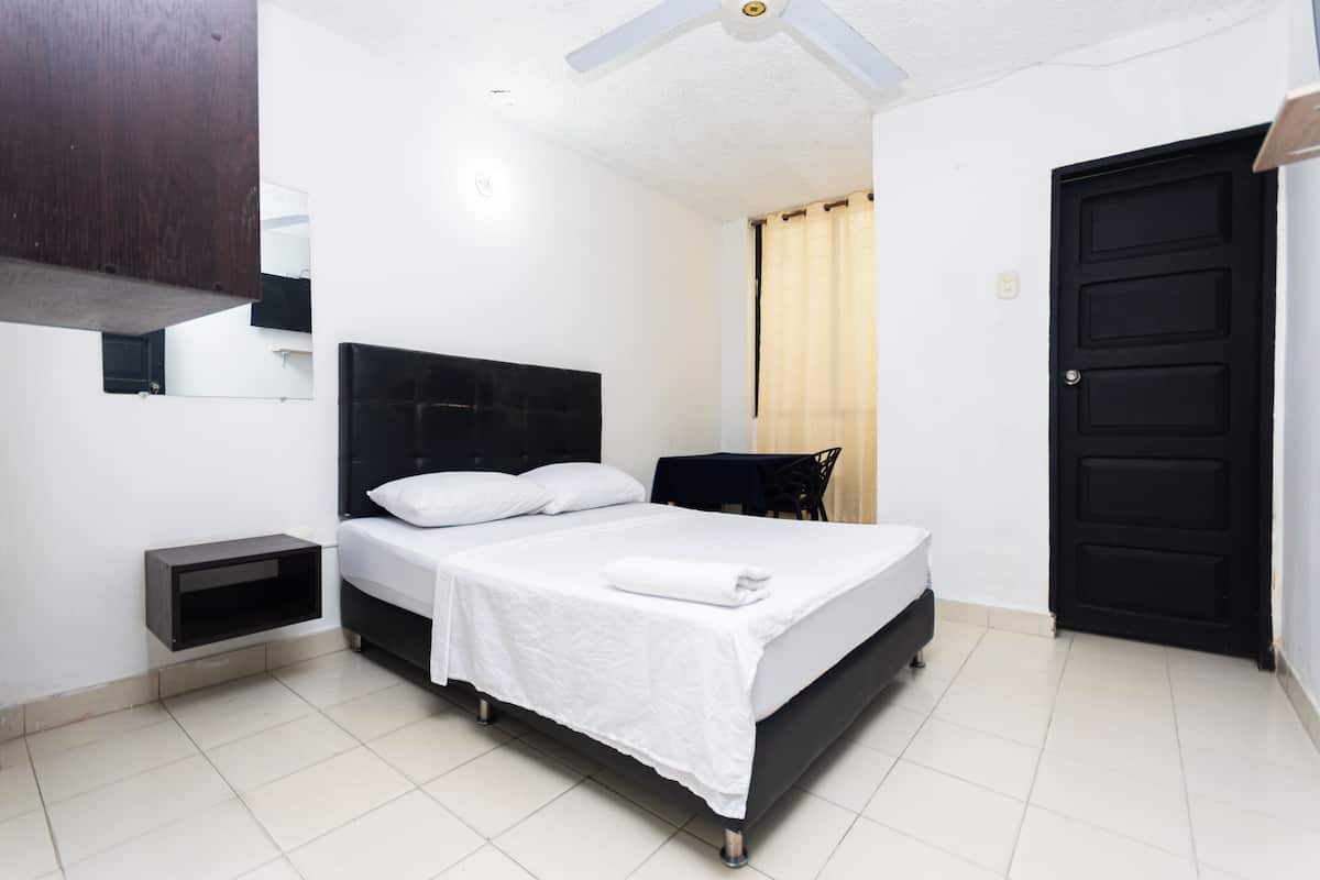 Habitación básica doble, 1 cama matrimonial | Wifi gratis