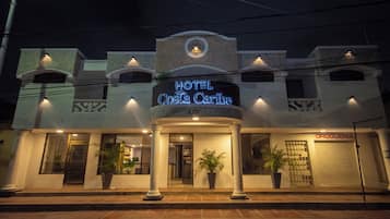 Fassade der Unterkunft – Abend/Nacht