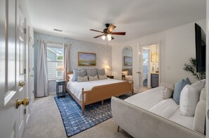 3 Schlafzimmer, Schreibtisch, Bügeleisen/Bügelbrett, Reisekinderbett