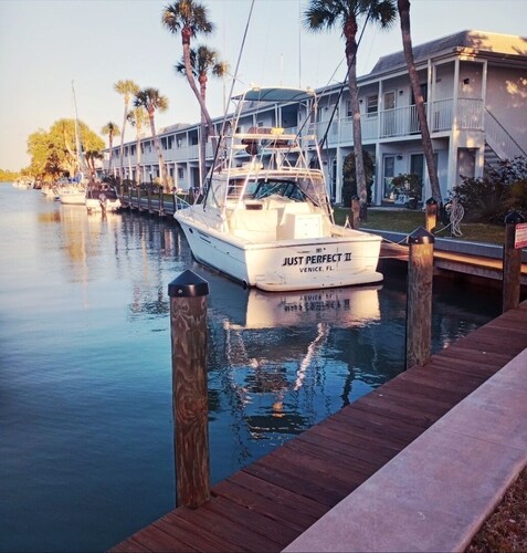 ☆LOW SUMMER 🌞MONTHLY RATES IN PARADISE 🌴☆ VENICE ISLAND CANAL CONDO☆ ....

