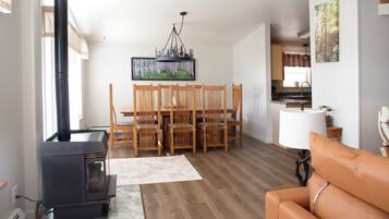 Smart TV, fireplace, DVD player