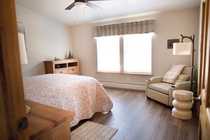 2 bedrooms, travel cot, free WiFi, bed sheets