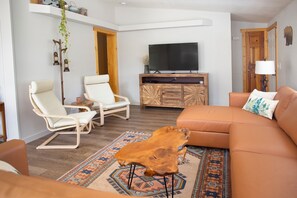 Smart TV, fireplace, DVD player