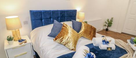 1 bedroom, individually decorated, individually furnished