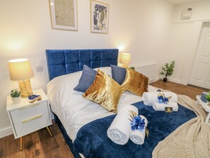 1 bedroom, individually decorated, individually furnished