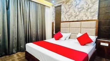 3 bedrooms, internet, bed sheets