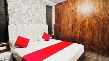3 bedrooms, internet, bed sheets