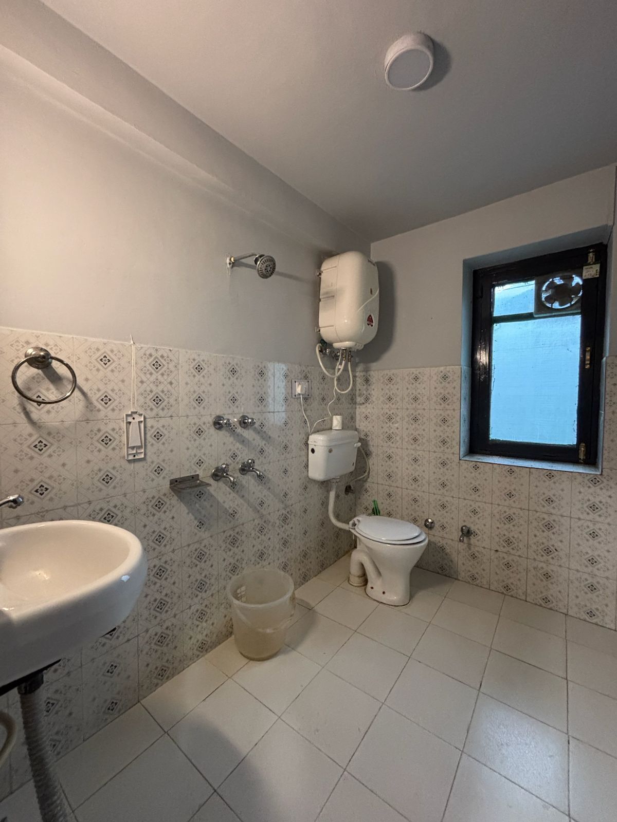 Suihku, ilmaiset hygieniatuotteet, saippua, sampoo