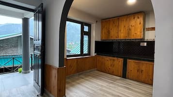Deluxe Double Room, Balcony, Mountain View | Living area