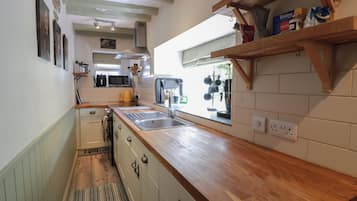 Køkkentøj/tallerkener/redskaber