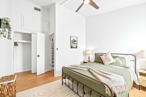 Stadtwohnung, Mehrere Betten, Küche (The Capri Villa) | 2 Schlafzimmer, individuell dekoriert, individuell eingerichtet