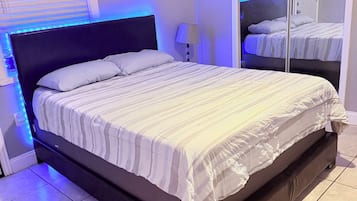 6 bedrooms, iron/ironing board, WiFi, bed sheets