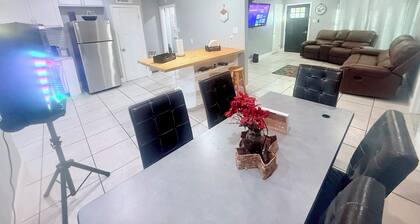 Book Now: 6BR Meadowbrook Stay Karaoke, Roku TVs & Group Getaway Vibes