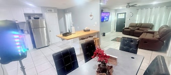 Book Now: 6BR Meadowbrook Stay Karaoke, Roku TVs & Group Getaway Vibes
