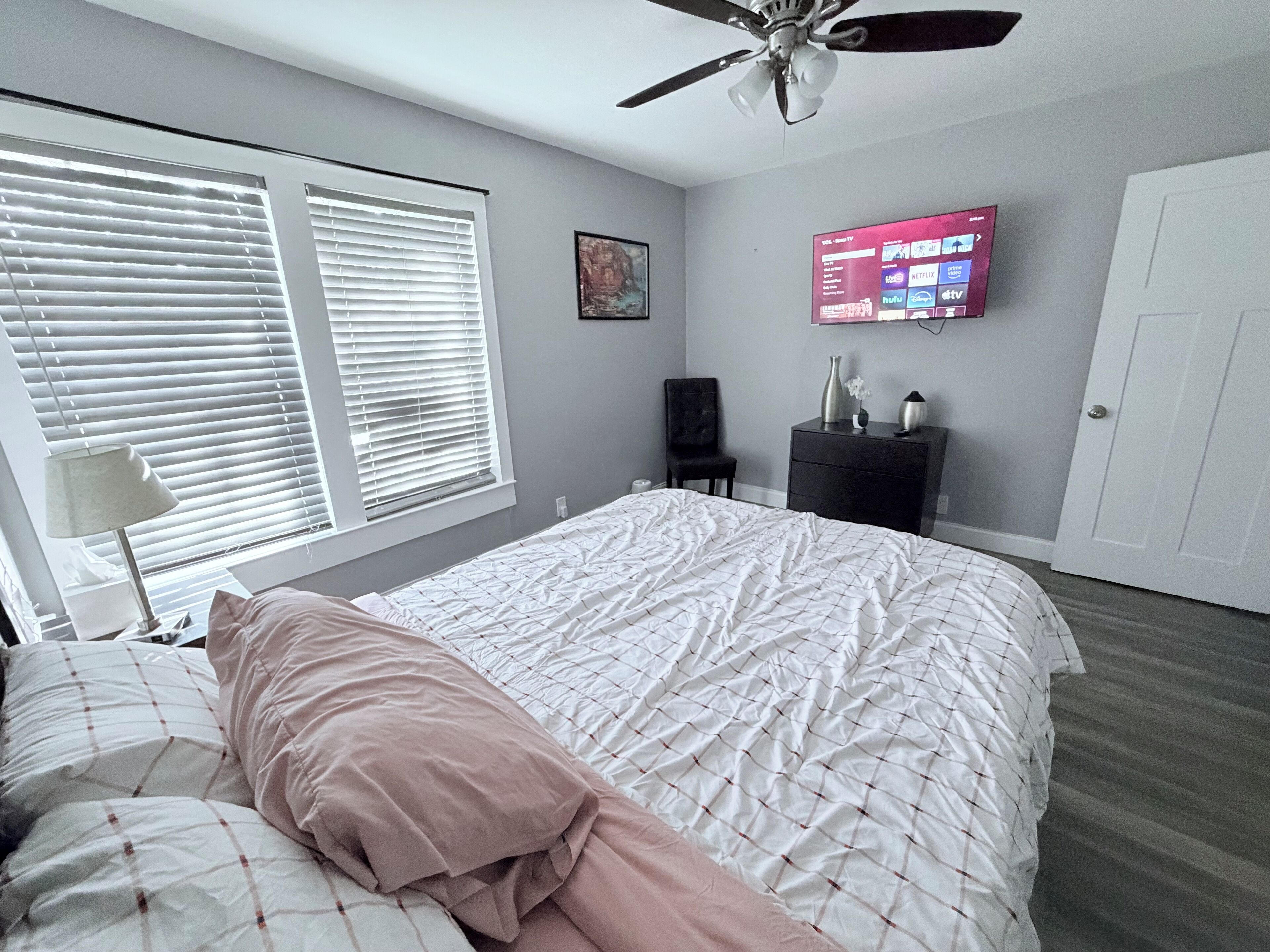 6 多间卧室、熨斗/熨衣板、免费 WiFi、床单