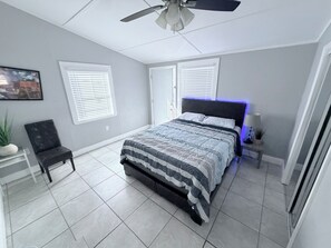 6 makuuhuonetta, silitysrauta/-lauta, ilmainen Wi-Fi, vuodevaatteet