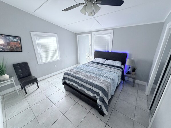 6 bedrooms, iron/ironing board, free WiFi, bed sheets