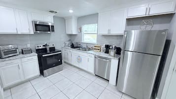 Mikrobølgeovn, ovn, kogeplade, opvaskemaskine