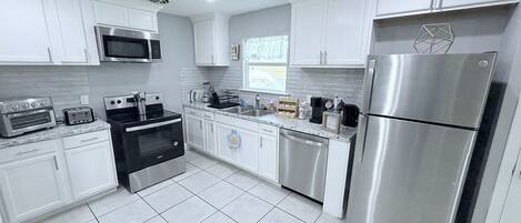 Micro-ondes, four, plaque de cuisson, lave-vaisselle