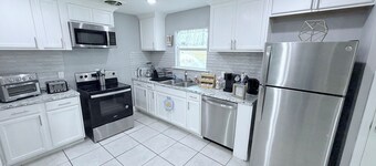 Large 6BR Fort Worth Home Sleeps 10+ Family & Group Friendly