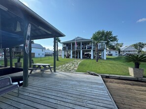 Outdoor dining - Drift away to the River House - Cozy 3BR on the Jourdin River (Kiln)