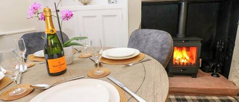 Cottage | Dining