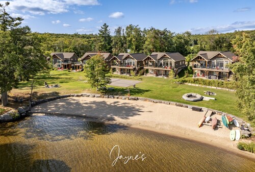 4 bed 3 bath cottage on Lake Muskoka