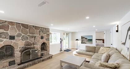 4 bed 3 bath cottage on Lake Muskoka