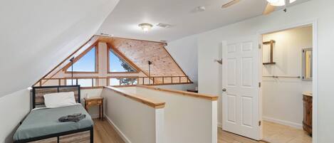 4 bedrooms, WiFi, bed sheets