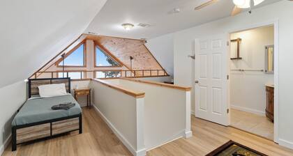 Private, Cozy Lakehouse