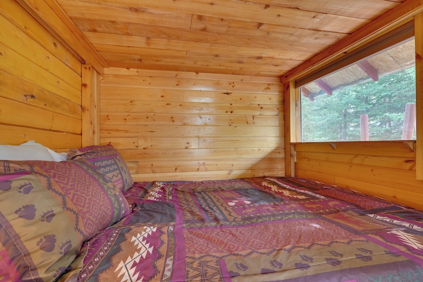 Lakefront Bliss! Ultimate Soldotna Retreat W/ Deck - Soldotna, AK
