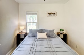 3 bedrooms, internet, bed sheets