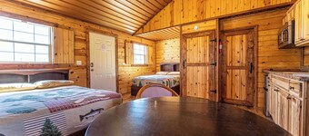1-room Cabin with 2 beds, Kitchen, Shower, fitness room, laundry, in Big Spring