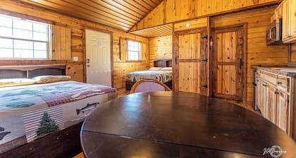 1-room Cabin with 2 beds, Kitchen, Shower, fitness room, laundry, in Big Spring