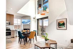 Condo (4 Bedrooms) | Restaurantes
