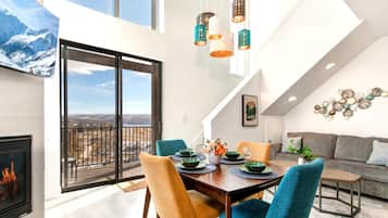 Condo (4 Bedrooms) | Dining