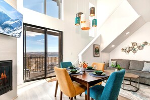Condo (4 Bedrooms) | Dining
