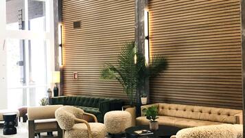 Condo (4 Bedrooms) | Property entrance