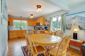 Dining - Mtn Views, On-Site Trails! Spacious Bartlett Home (Bartlett)