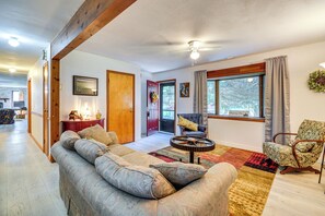 Fernseher, Kamin, DVD-Player, Videothek