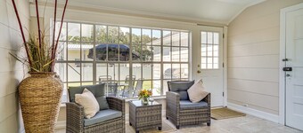 Sunshine Under the Oak: Baldwin Home w/ Patio!