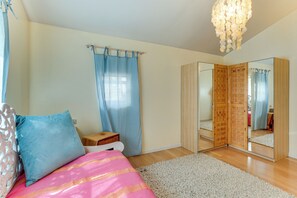 3 Schlafzimmer, Schreibtisch, Internetzugang, Bettwäsche
