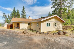 Exterior - Outdoor Adventure Haven - 15 Mi to Mount Shasta! (Weed)