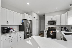 Private kitchen - Brand New 2025 Home in Urbandale/Des Moines – Modern Comfort In Prime Location! (Urbandale)