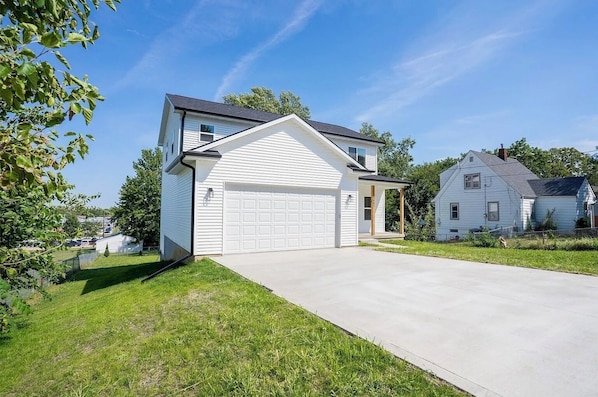 المنشأة من الخارج