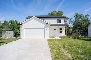 Exterior - Brand New 2025 Home in Urbandale/Des Moines – Modern Comfort In Prime Location! (Urbandale)