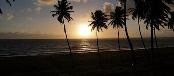Cozy beach house with pool, in Aver o Mar, year-round sunshine.