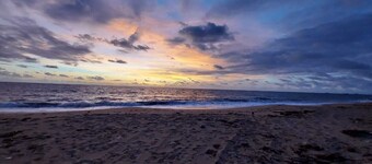 Cozy beach house with pool, in Aver o Mar, year-round sunshine.